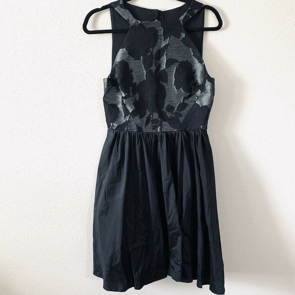 Eva Franco Brighton Metallic Knit Flower Dress - Picture 3 of 7